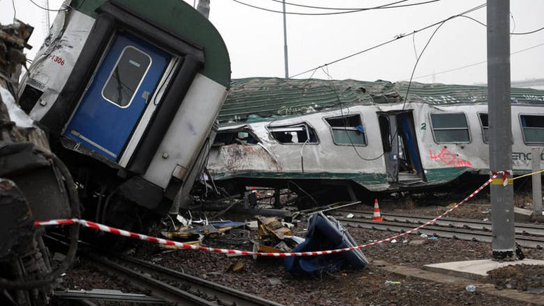 ΗΠΑ: Η επιβατική αμαξοστοιχία κινείτο σε λάθος σιδηροτροχιές πριν τη σύγκρουση με το εμπορικό τρένο