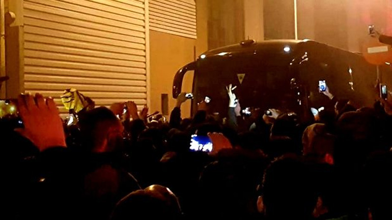 Αποθεώθηκαν στο ξενοδοχείο οι παίκτες της ΑΕΚ