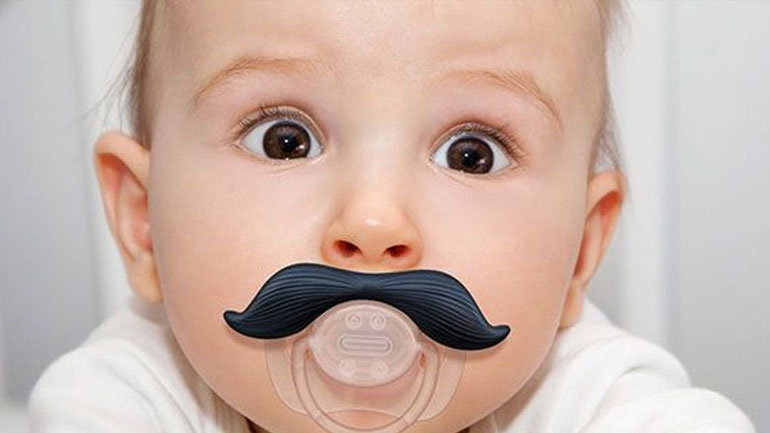 Πώς θα καθαρίσετε σωστά την πιπίλα του μωρού σας