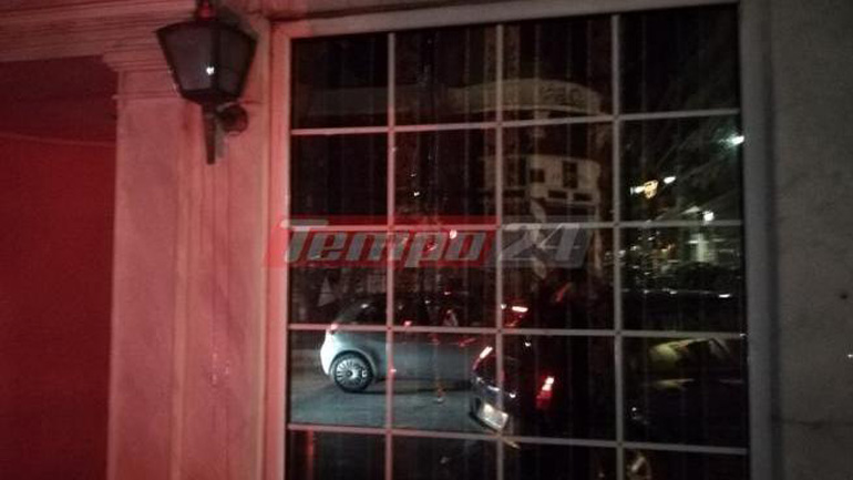 Πάτρα: Επίθεση αντιεξουσιαστών με πέτρες και μπογιές σε ξενοδοχείο όπου θα μιλούσε ο Άδωνις Γεωργιάδης