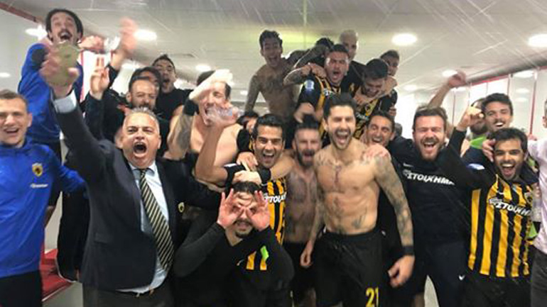 Ξέφρενοι πανηγυρισμοί στα αποδυτήρια της ΑΕΚ