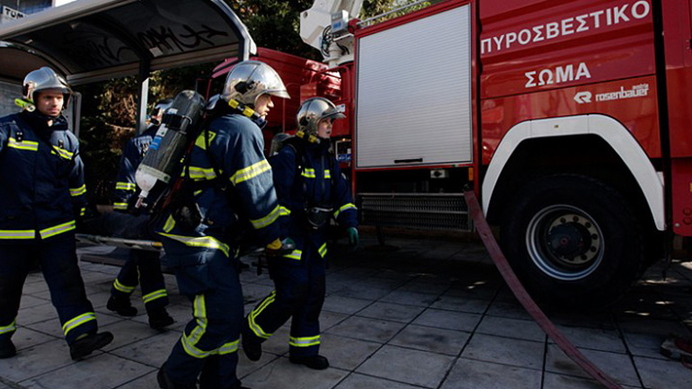 Πυρκαγιά σε συνεργείο αυτοκινήτων στον Γέρακα Αττικής