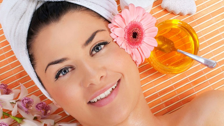 Μήπως πρέπει να βάλεις το μέλι στην beauty routine σου;