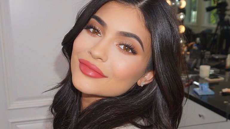 Γέννησε η Kylie Jenner! Το πρώτο της μήνυμα