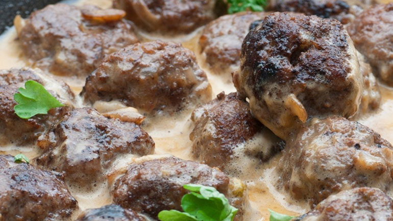 Κεφτεδάκια φρικασέ