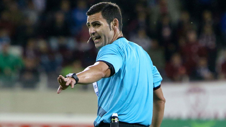 Ο Κομίνης «σφυρίζει» στο ΟΑΚΑ