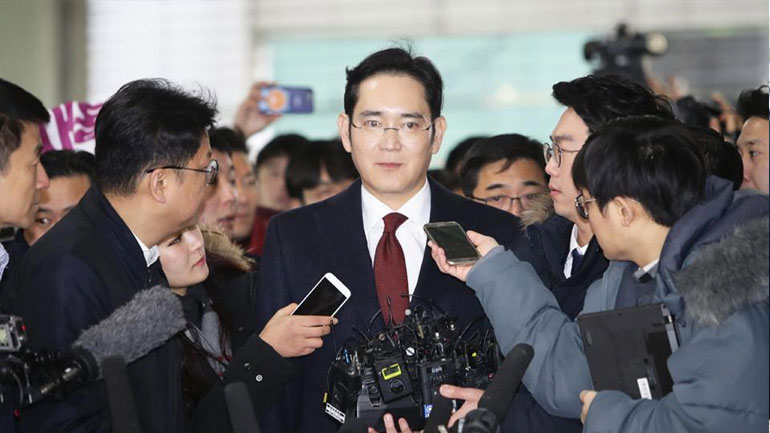 Αποφυλακίστηκε ο κληρονόμος της Samsung μετά από έναν χρόνο φυλακή