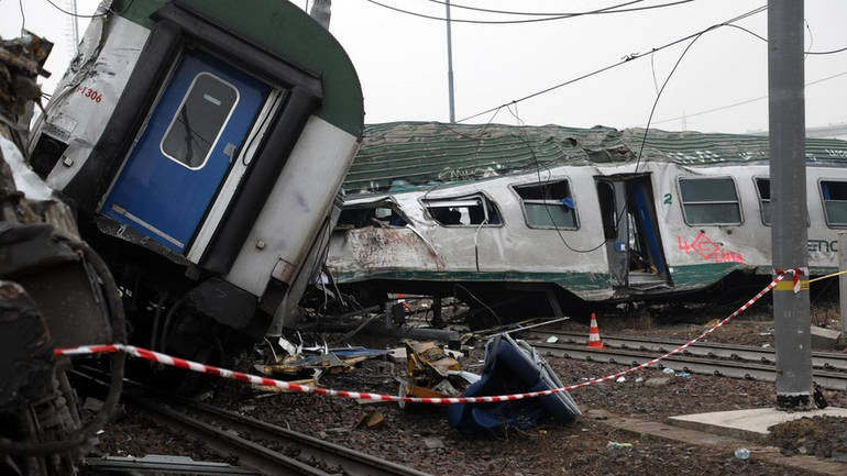 Σε λανθασμένη αλλαγή σιδηροτροχιάς οφείλεται η σύγκρουση επιβατικού με εμπορικό τρένο στη Ν. Καρολίνα