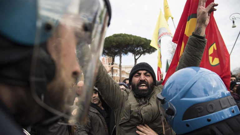 Ρώμη: Ο Ερντογάν, ο Πάπας και οι Κούρδοι διαδηλωτές
