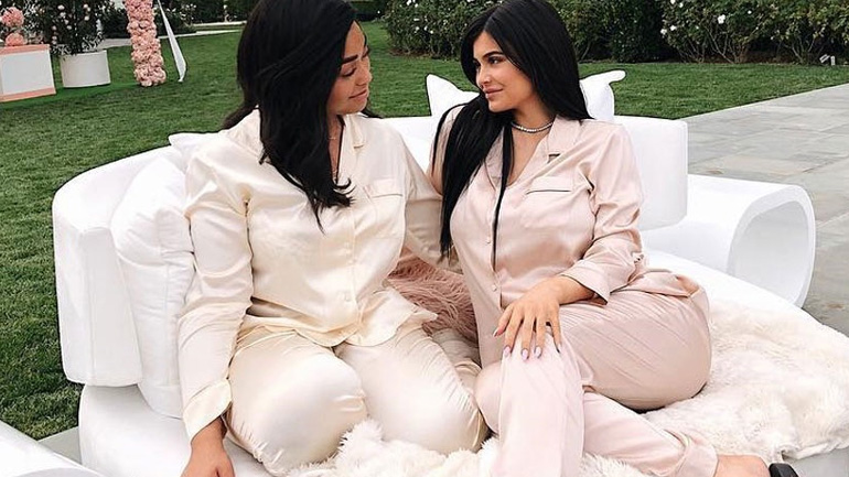 Η γκαρνταρόμπα του νεογέννητου μωρού της Kylie Jenner κοστίζει 70.000 δολάρια!