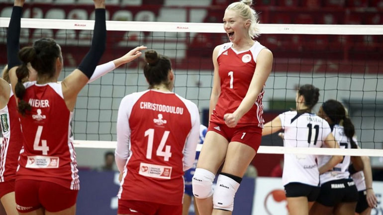 Bόλεϊ: Μεγάλη ανατροπή και πρόκριση για τον Ολυμπιακό στο Challenge Cup γυναικών