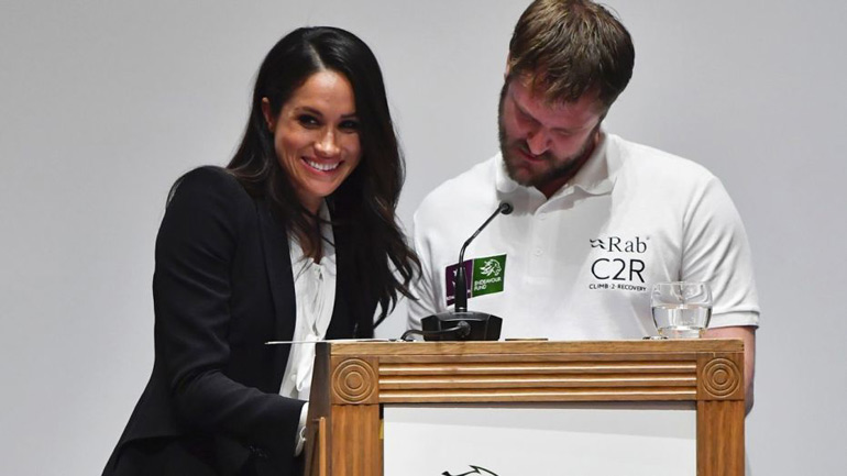 Αμήχανη η Μέγκαν Μαρκλ, στο πρώτο επίσημο γκαλά της