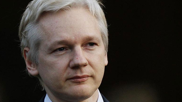 Ο Ισημερινός συνεχίζει να προστατεύει τον Ασάνζ