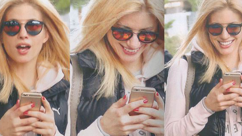 Ευαγγελία Αραβανή: Με casual look στη Γλυφάδα και χωρίς ίχνος μακιγιάζ