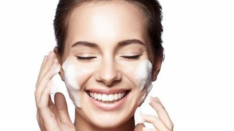 Πώς να «εξαφανίσεις» την κούραση από το πρόσωπό σου