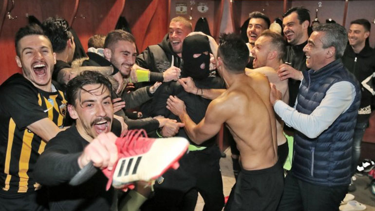 ΑΕΚ: O Αστέρας… τερμάτισε νωρίς το γλέντι στα αποδυτήρια