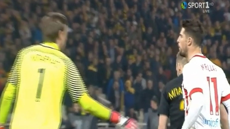 Ο Μιραλάς έφτυσε τον Μπάρκα