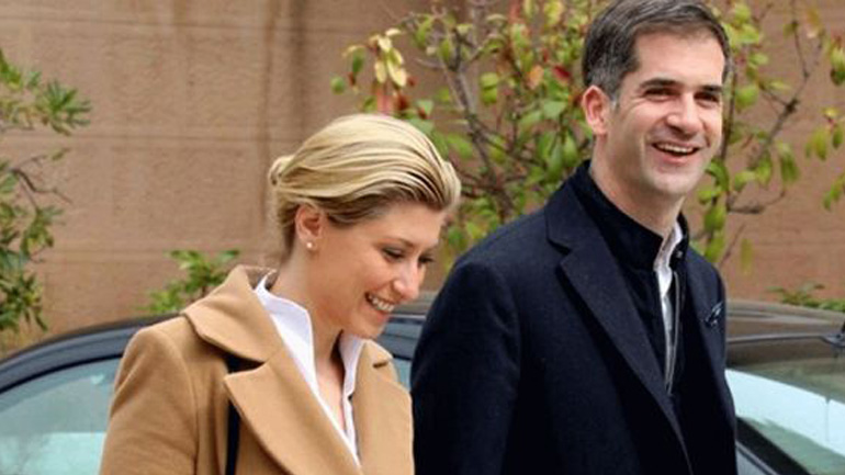 Η Σία Κοσιώνη και ο Κώστας Μπακογιάννης σε τρυφερά ενσταντανέ στα μπουζούκια!