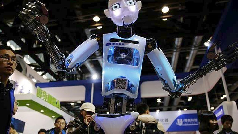 Αστυνομικοί-ρομπότ στην υπηρεσία των ταξιδιωτών με αφορμή τον εορτασμό της Κινεζικής Πρωτοχρονιάς