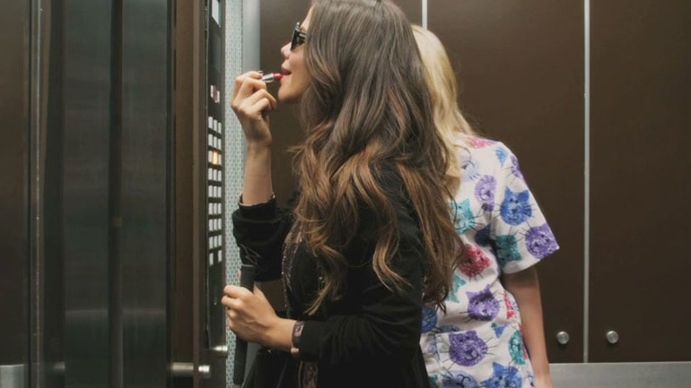 Έχετε ποτέ αναρωτηθεί γιατί οι ανελκυστήρες έχουν καθρέφτες;