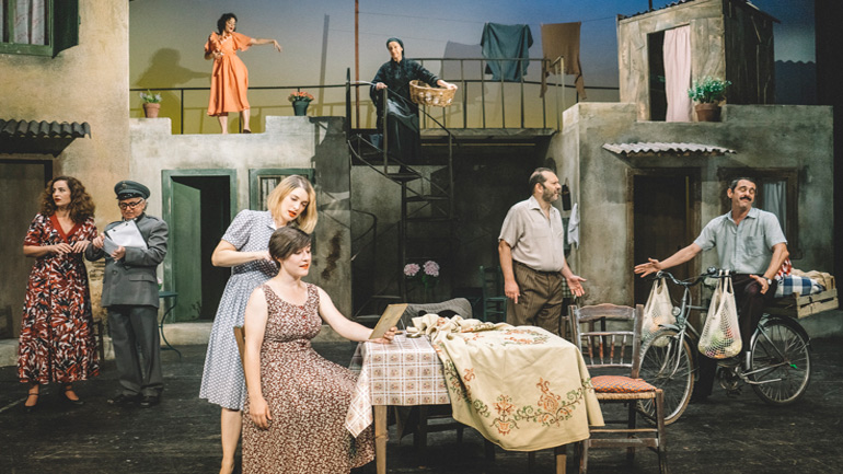 Ανακοίνωση για την παράσταση «Αυλή των θαυμάτων»