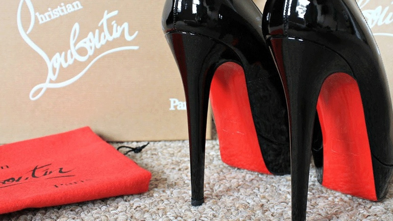 Ο Christian Louboutin έχασε τη μάχη για την αποκλειστικότητα της κόκκινης σόλας