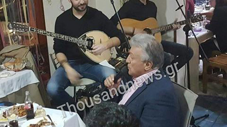 Τσικνοπέμπτη: Ο Π. Ψωμιάδης έβγαλε τη μάσκα του Ζορό και έπιασε το μικρόφωνο