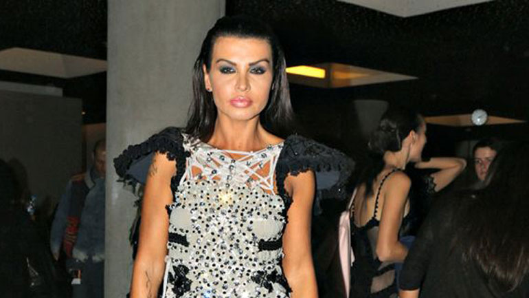 Η Νίνα Λοτσάρη στράβωσε πλακάκια με το ρετούς που έκανε σε φωτογραφία της!