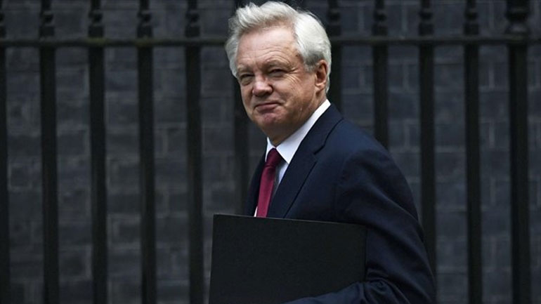 «Έκπληκτος» με τις δηλώσεις του διαπραγματευτή της Ε.Ε. για το Brexit ο Ντ. Ντέιβις