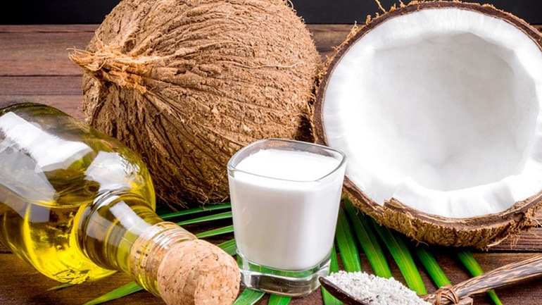 Γάλα καρύδας για λαμπερά και ίσια μαλλιά!