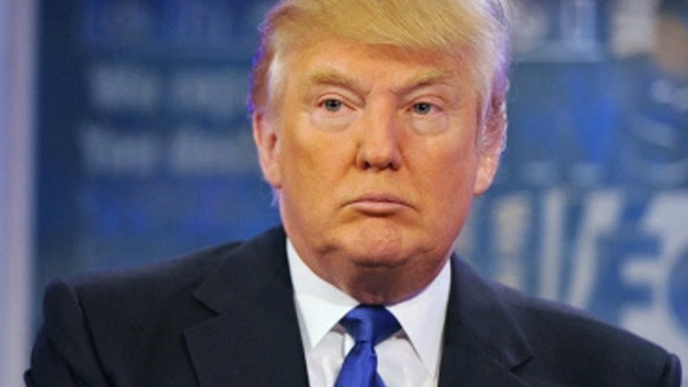 Ευχές Τραμπ στον πρώην σύμβουλο του Λευκού Οίκου μετά από τις κατηγορίες σε βάρος του για ενδοοικογενειακή βία