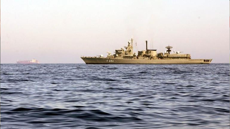 Κύπρος: Τουρκικά πολεμικά πλοία παρεμπόδισαν τον πλουν του γεωτρύπανου της ΕΝΙ