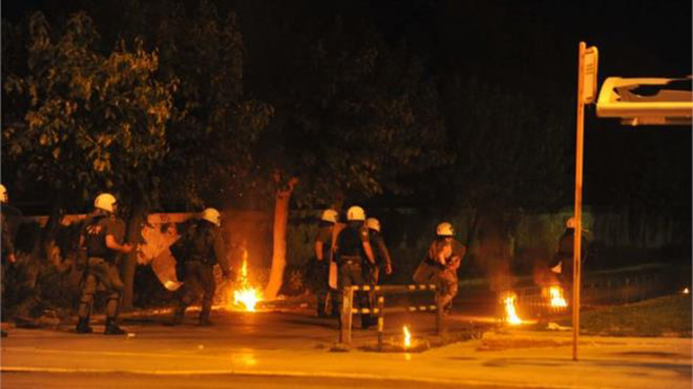 Βόμβες μολότοφ στα Εξάρχεια