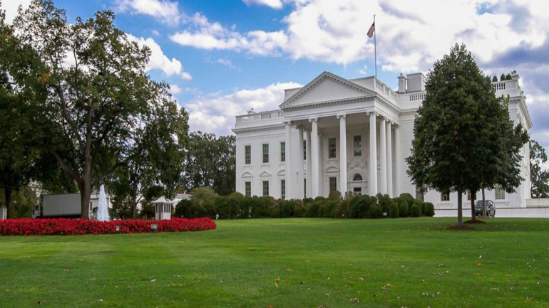 Λευκός Οίκος: Εργαζόμενος παραιτείται λόγω ενδοοικογενειακής βίας