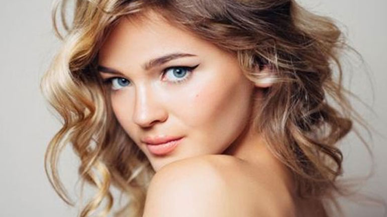 Τα λάθη που κάνουμε με το hairstyle μας και φαινόμαστε μεγαλύτερες