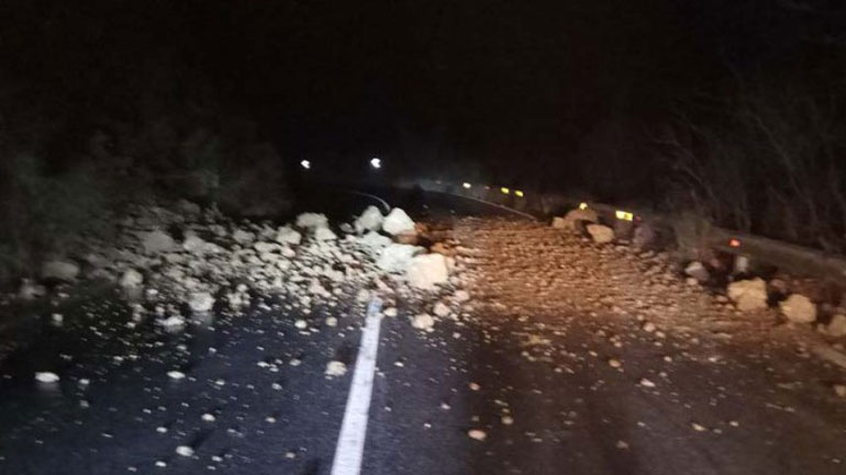 Λάρισα: Ρέμα παρέσυρε εν κινήσει αυτοκίνητο και το πέταξε στη θάλασσα