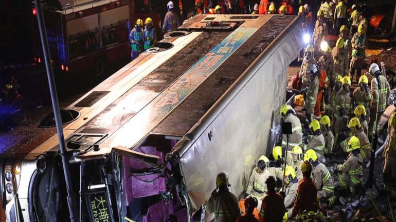 Χονγκ Κονγκ: 19 νεκροί και 60 τραυματίες σε ανατροπή διώροφου λεωφορείου