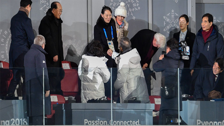 Ν.Κορέα: Ο πρόεδρος Μουν Τζε-ιν και η αδελφή του Κιμ Γιο Γιονγκ, παρακολούθησαν μαζί συναυλία