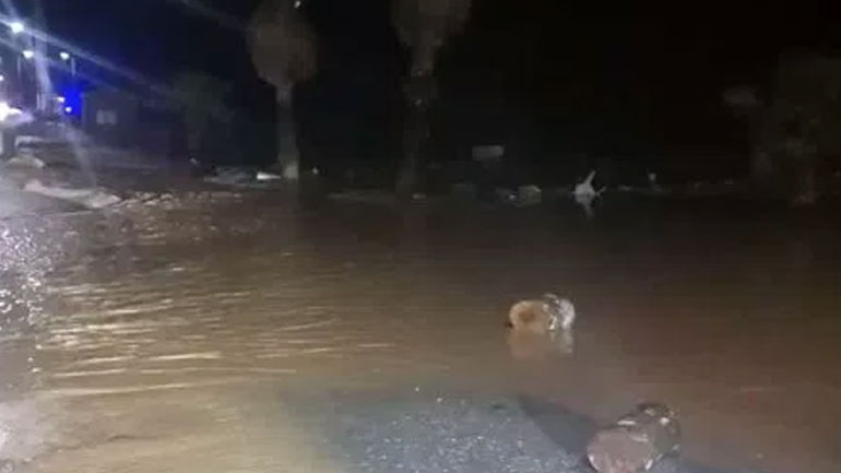 Σωτηρίτσα: Ρέμα παρέσυρε αυτοκίνητο και το πέταξε στη θάλασσα