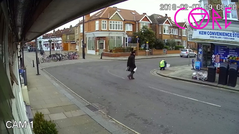 Λονδίνο: Ένα μεγάλο κομμάτι πάγου πέφτει ξαφνικά από τον ουρανό