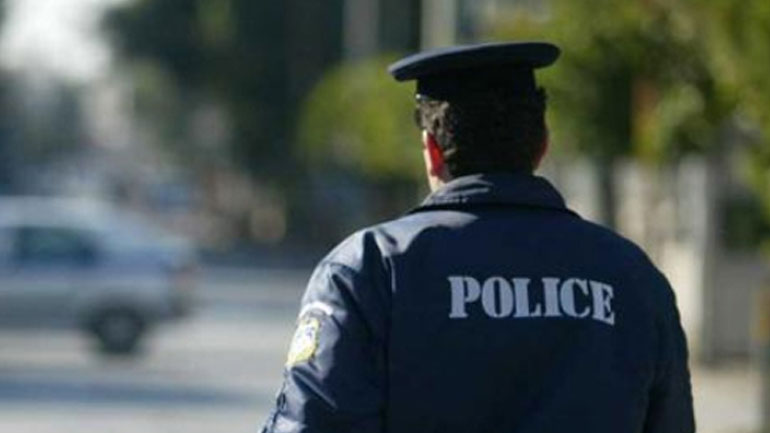 Προσπάθησε να «λαδώσει» αστυνομικό για να εμφανίζεται νεότερη στην ταυτότητά της
