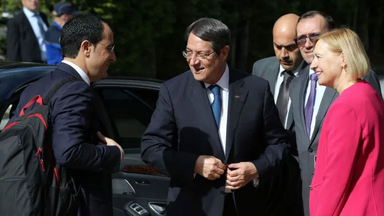 Κύπρος: Στο τέλος της εβδομάδας αναμένεται η συνάντηση Αναστασιάδη-Σπέχαρ