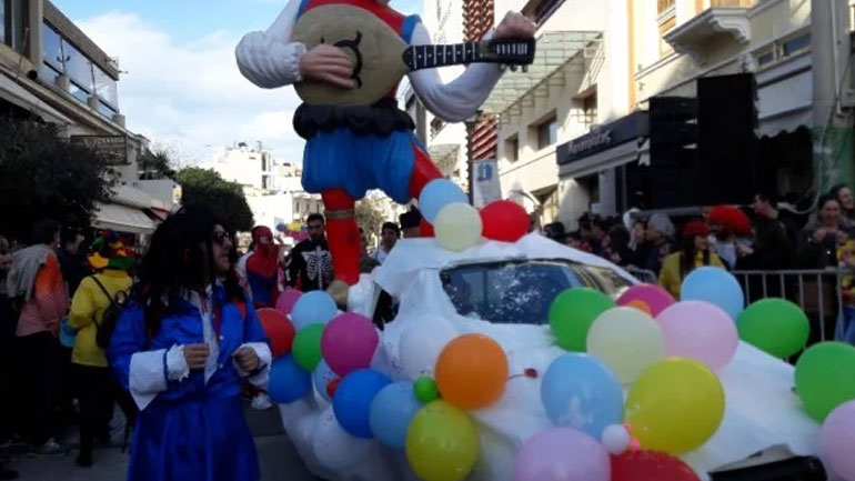 Κρήτη: Ξεφάντωσαν στο Καστρινό Καρναβάλι