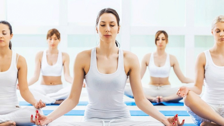 Η yoga μειώνει τους χρόνιους πόνους της μέσης