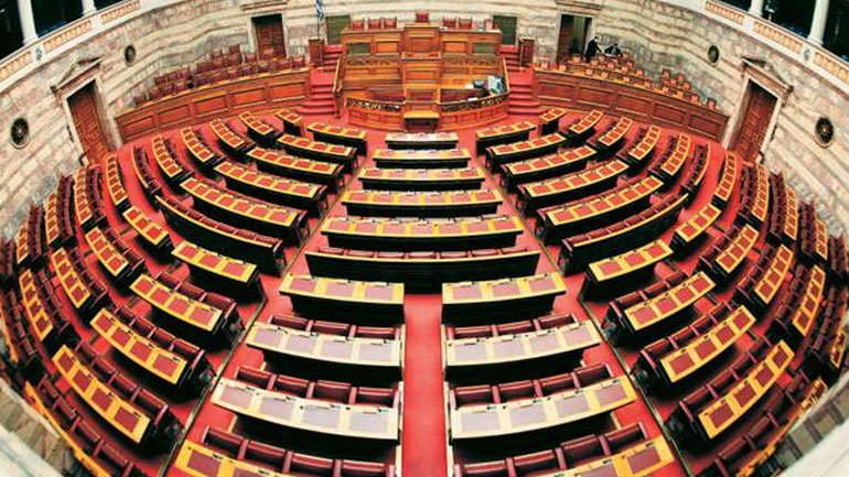 Στη Βουλή μεταφέρεται η πολιτική κόντρα για το σκάνδαλο της Novartis