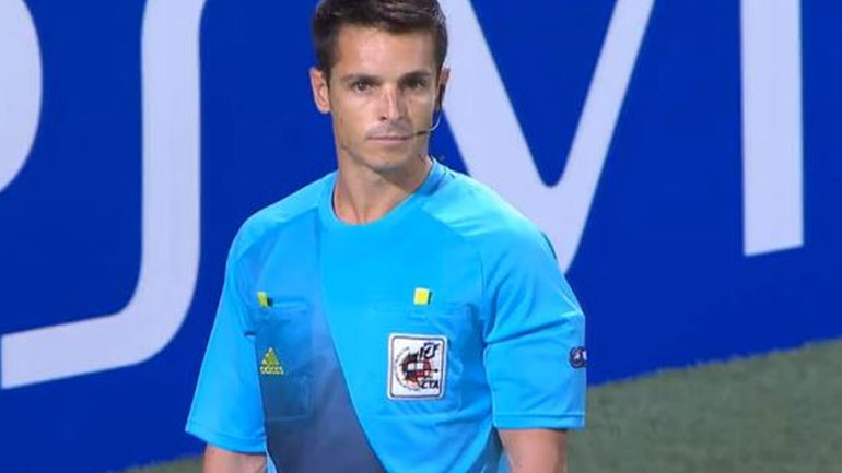 Ο Ισπανός Ντελ Σέρο «σφυρίζει» το ματς ΑΕΚ-Ντιναμό Κιέβου