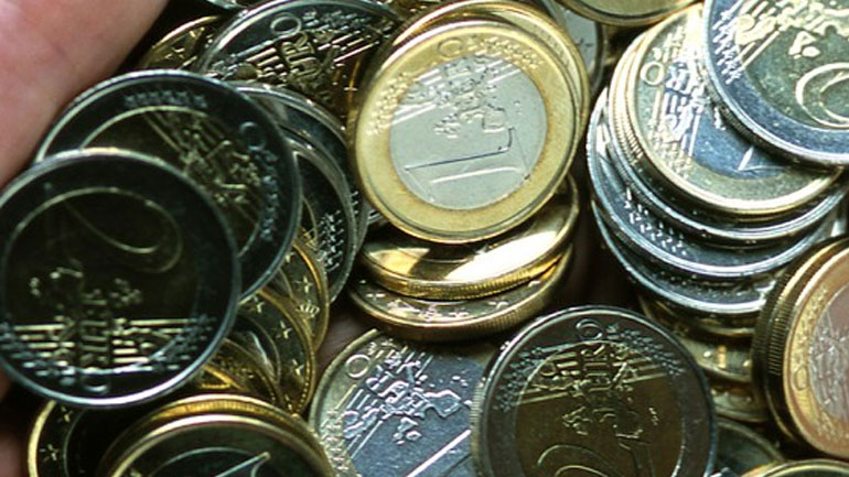 Η ενδεικτική ισοτιμία ευρώ/δολαρίου διαμορφώθηκε στα 1,2333 δολάρια