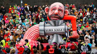 Σκωπτικό άρμα για τον Σουλτς τη Δευτέρα στο καρναβάλι του Ντύσελντορφ