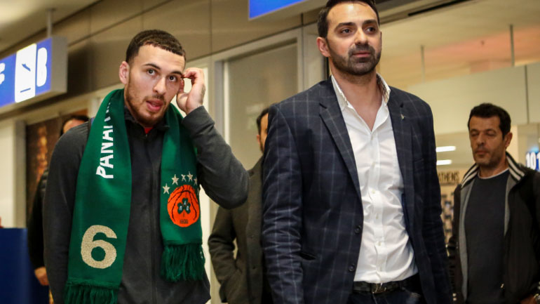 Έφτασε στην Αθήνα ο Τζέιμς και δήλωσε: «Γύρισα στο σπίτι μου»