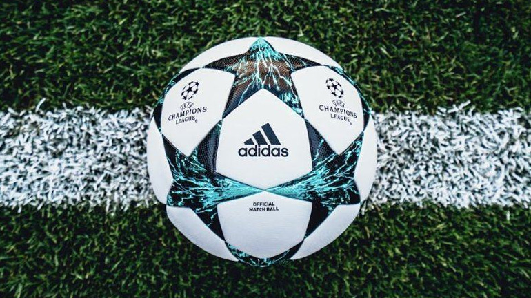 Γιορτή των ερωτευμένων ή γιορτή του ποδοσφαίρου; Πώς να συνδυάσετε τον έρωτα με την μπάλα